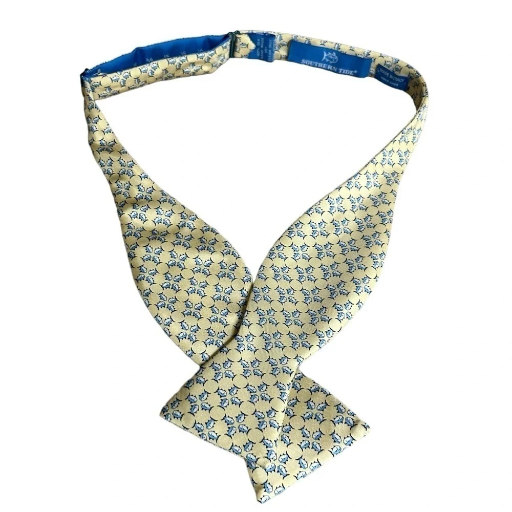 Southern Tide Skipjack Bow Tie yellow blue fish 100% Silk Made in Italy